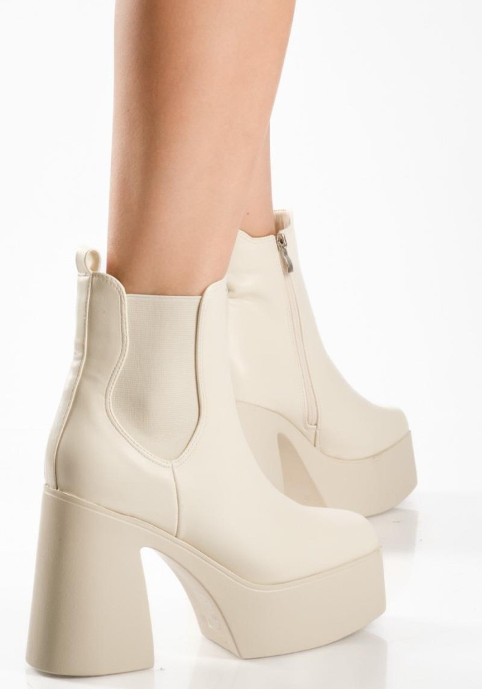 Δίσολα ankle boots με χοντρό τακούνι και λάστιχο στο πλάι ΜΠΕΖ