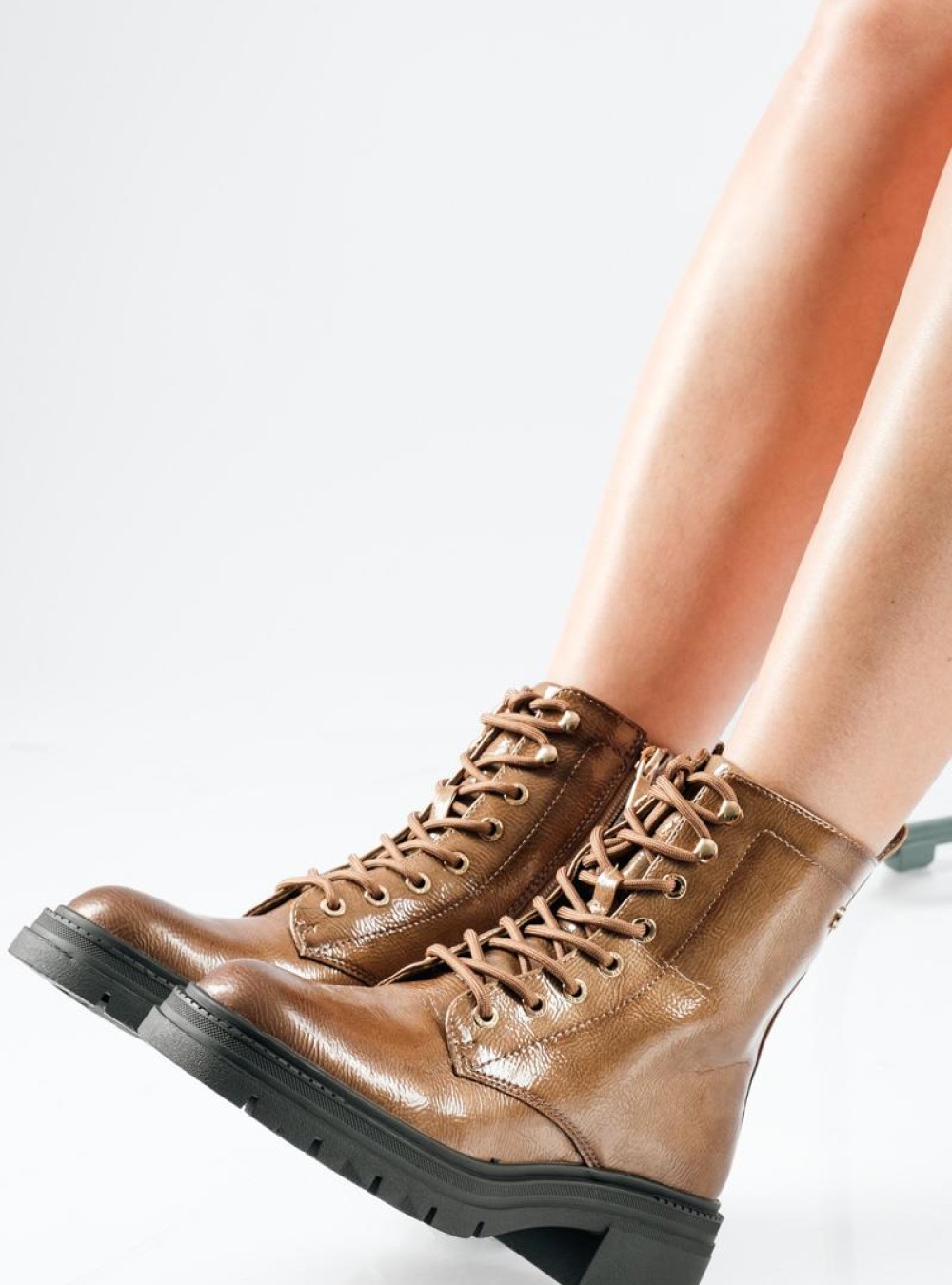 XTI combat boots λουστρίνι με κορδόνια και φερμουάρ ΤΑΜΠΑ XTI combat boots λουστρίνι με κορδόνια και φερμουάρ ΤΑΜΠΑ