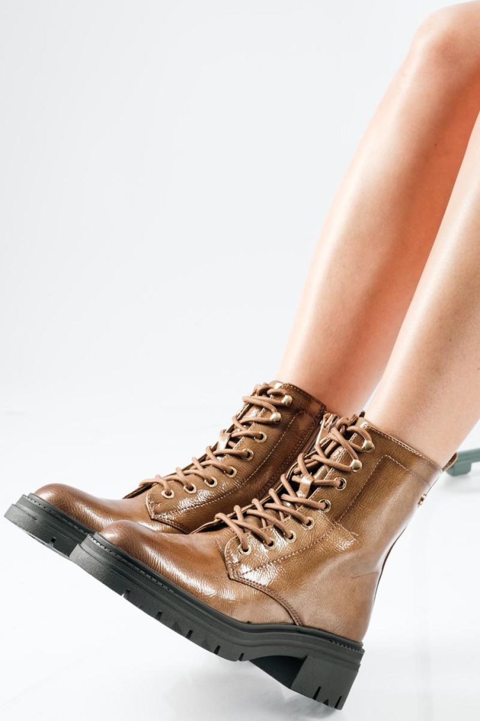 XTI combat boots λουστρίνι με κορδόνια και φερμουάρ ΤΑΜΠΑ XTI combat boots λουστρίνι με κορδόνια και φερμουάρ ΤΑΜΠΑ