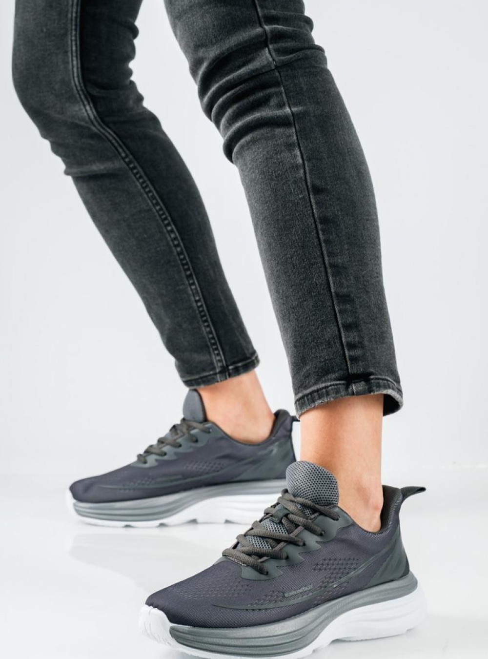 Running sneakers δίσολα σε απλή γραμμή ΓΚΡΙ