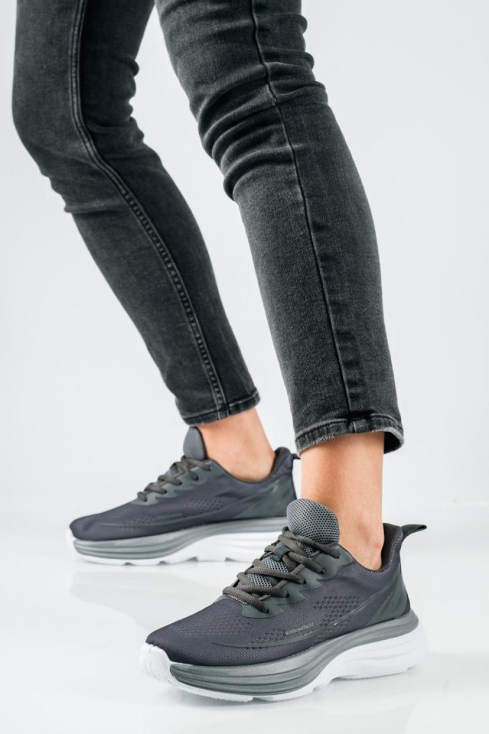 Running sneakers δίσολα σε απλή γραμμή ΓΚΡΙ