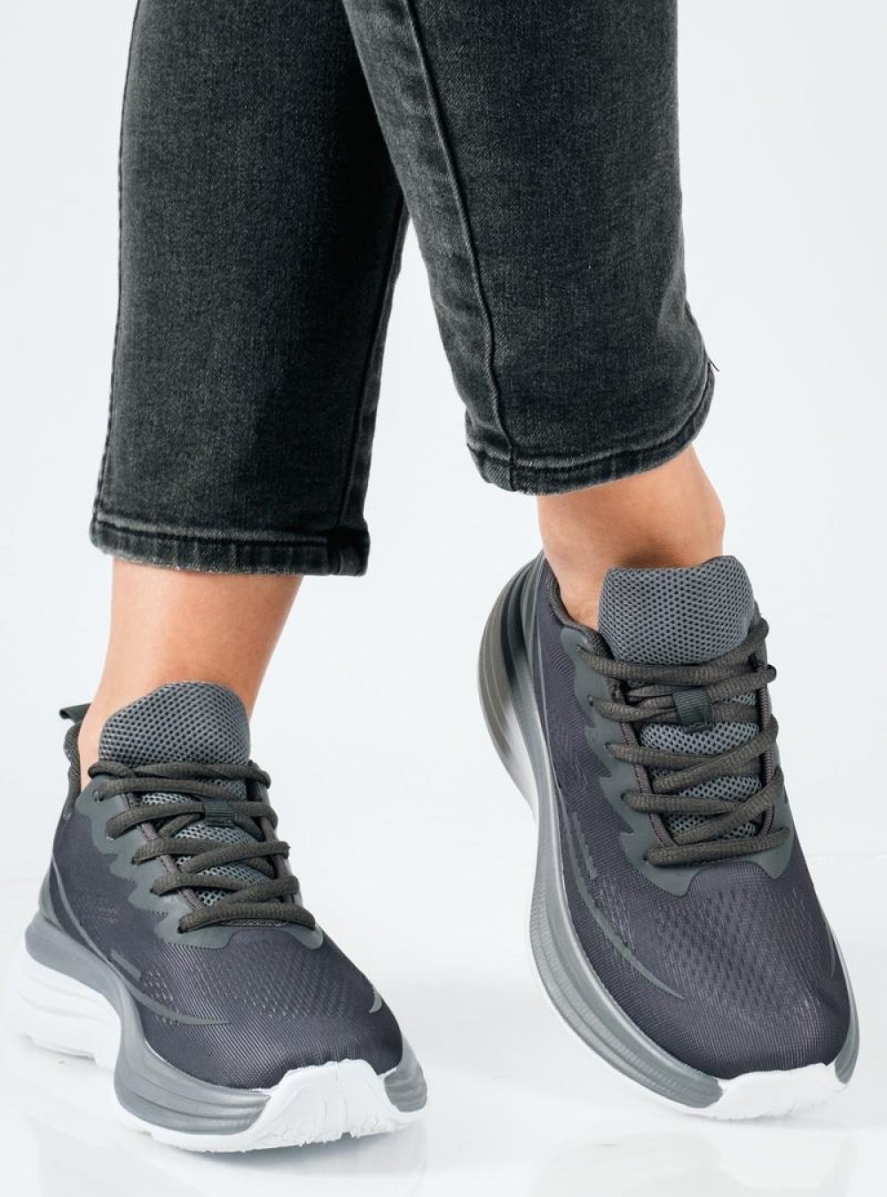 Running sneakers δίσολα σε απλή γραμμή ΓΚΡΙ