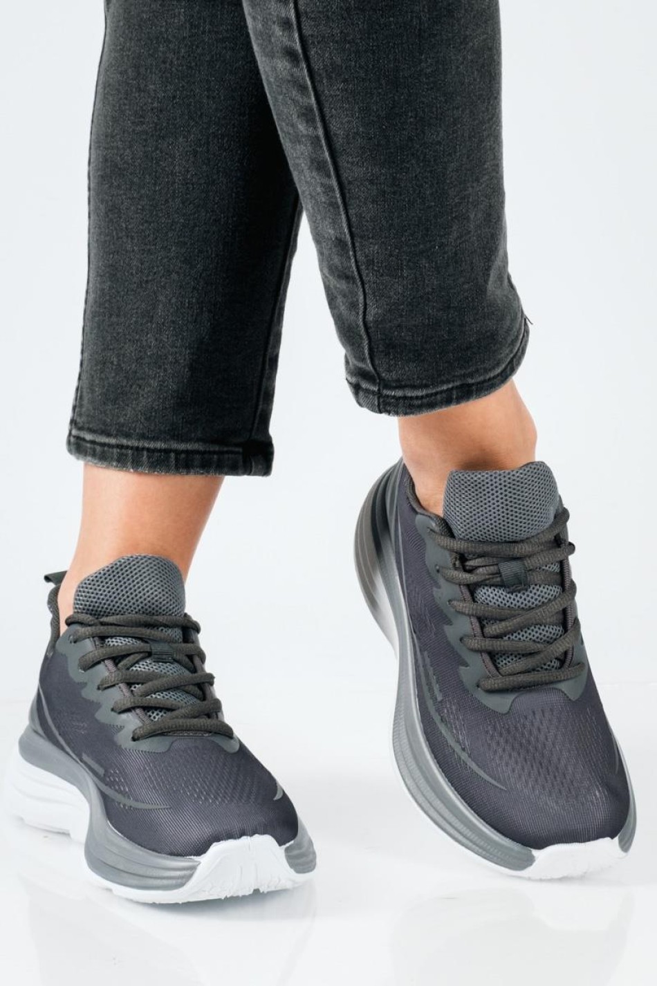 Running sneakers δίσολα σε απλή γραμμή ΓΚΡΙ