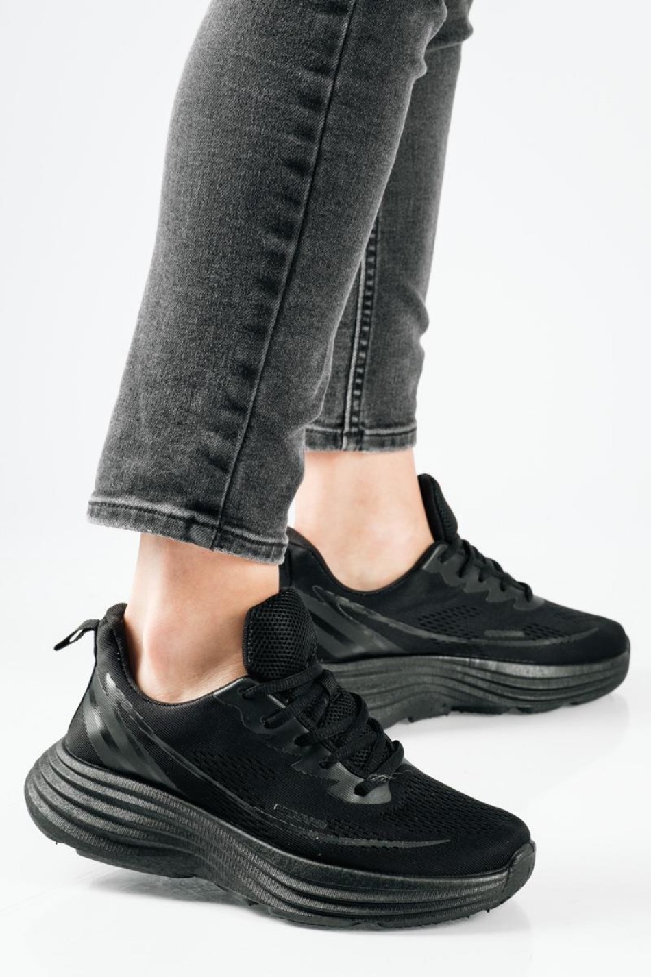 Running sneakers δίσολα σε απλή γραμμή ΜΑΥΡΟ Running sneakers δίσολα σε απλή γραμμή ΜΑΥΡΟ