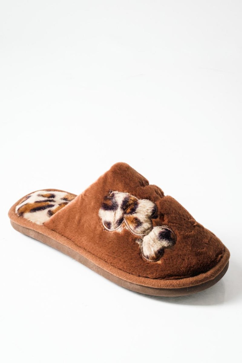 Καφέ γυναικείες παντόφλες με animal print λεπτομέρειες Καφέ γυναικείες παντόφλες με animal print λεπτομέρειες