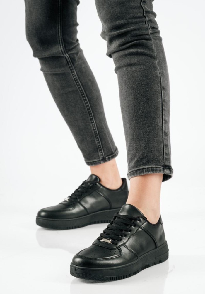 Γυναικεία δίσολα μαύρα sneakers με αδιάβροχο ύφασμα