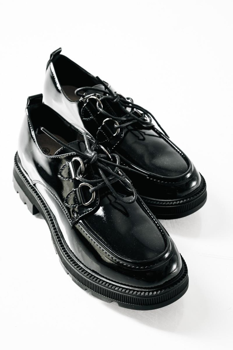 B-SOFT γυναικεία μαύρα λουστρίνι δετά loafers