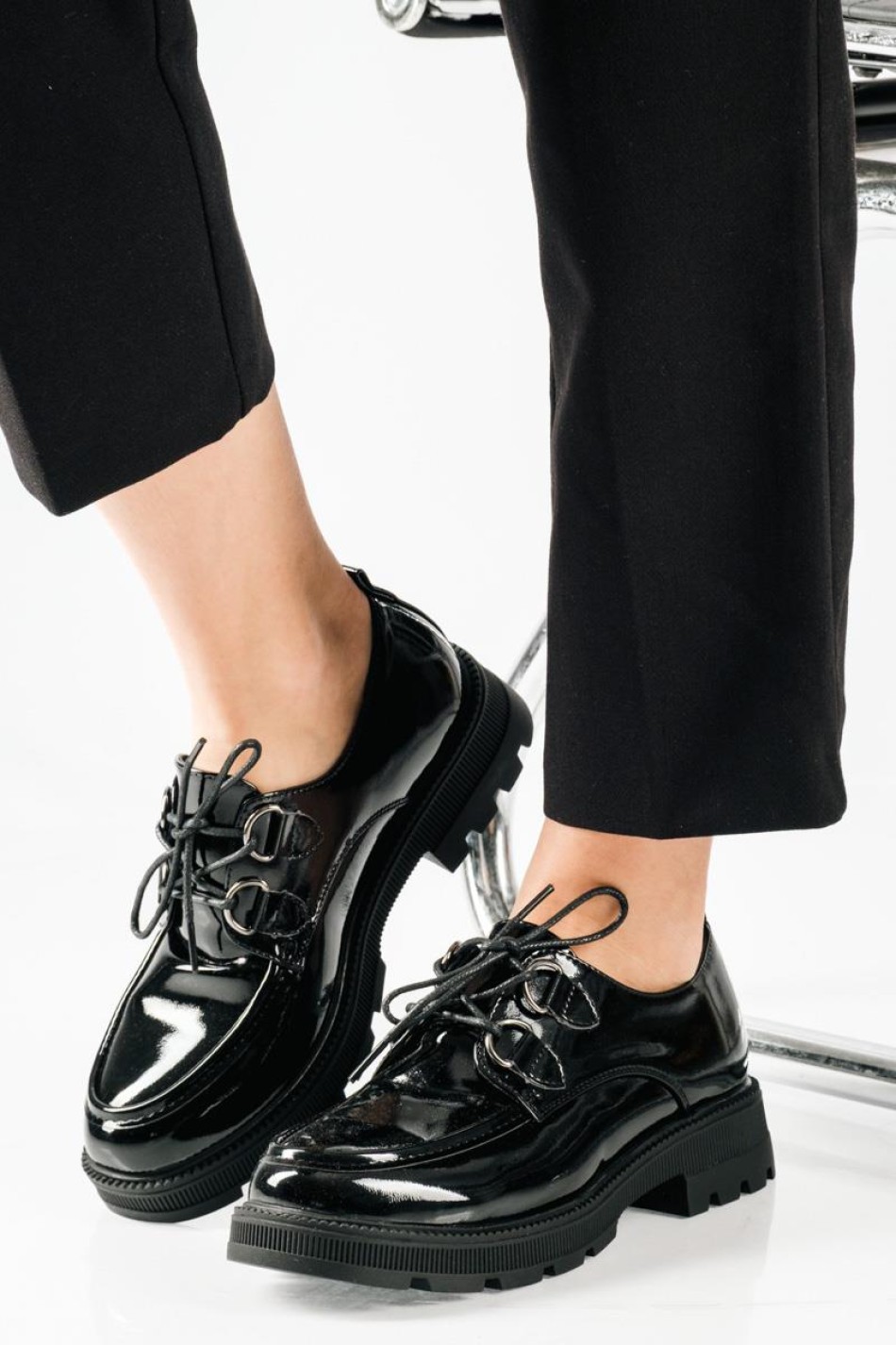 B-SOFT γυναικεία μαύρα λουστρίνι δετά loafers