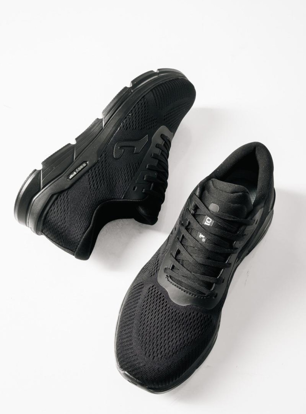 JOMA ανδρικά υφασμάτινα αθλητικά με memory foam σε μαύρο χρώμα JOMA ανδρικά υφασμάτινα αθλητικά με memory foam σε μαύρο χρώμα