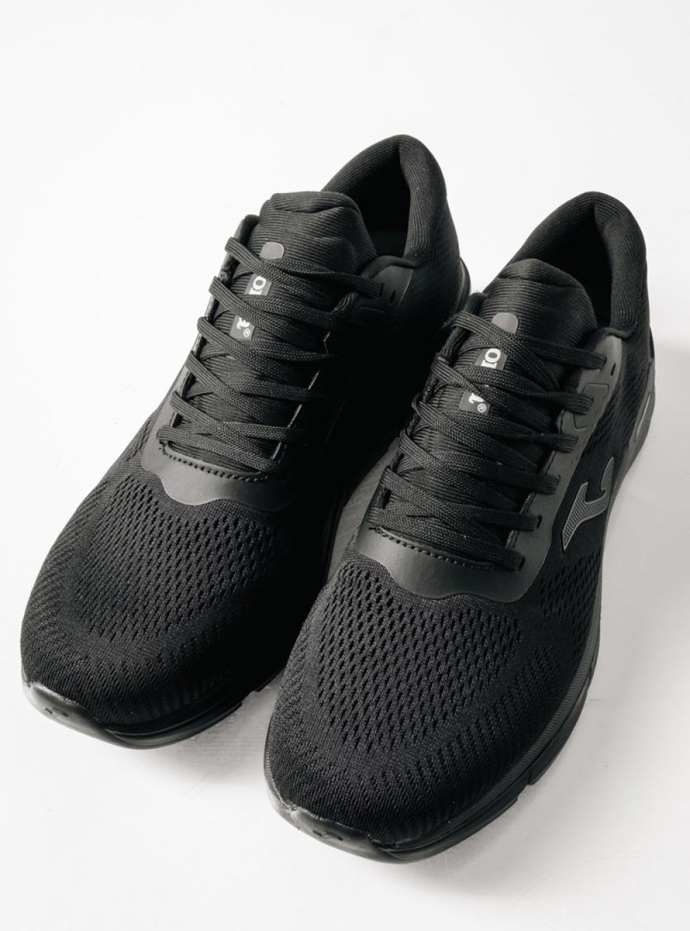 JOMA ανδρικά υφασμάτινα αθλητικά με memory foam σε μαύρο χρώμα JOMA ανδρικά υφασμάτινα αθλητικά με memory foam σε μαύρο χρώμα
