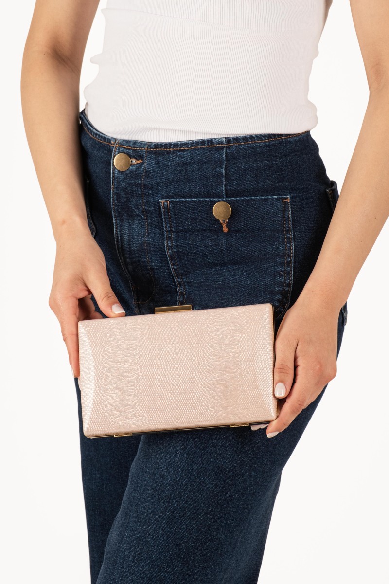 Βραδινό τσαντάκι clutch σε μεταλλική baby pink απόχρωση
