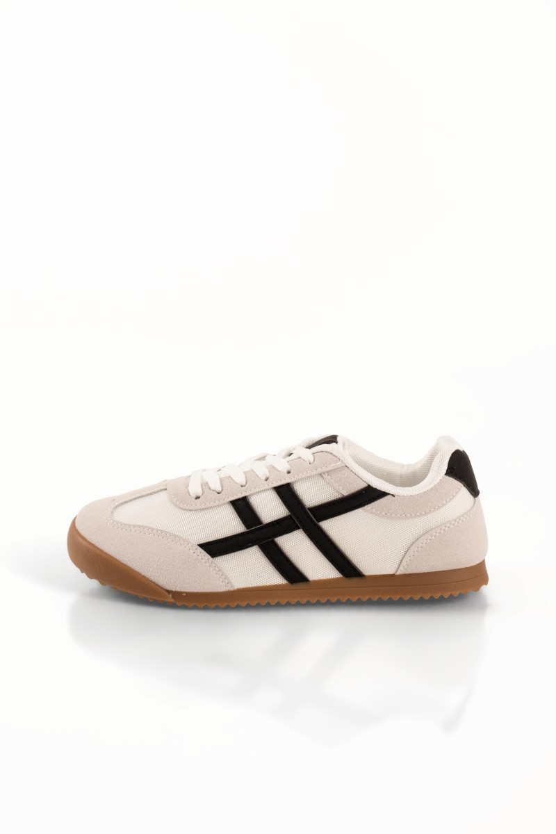 Ασπρα γυναικεία casual sneakers με μαύρες λεπτομέρειες