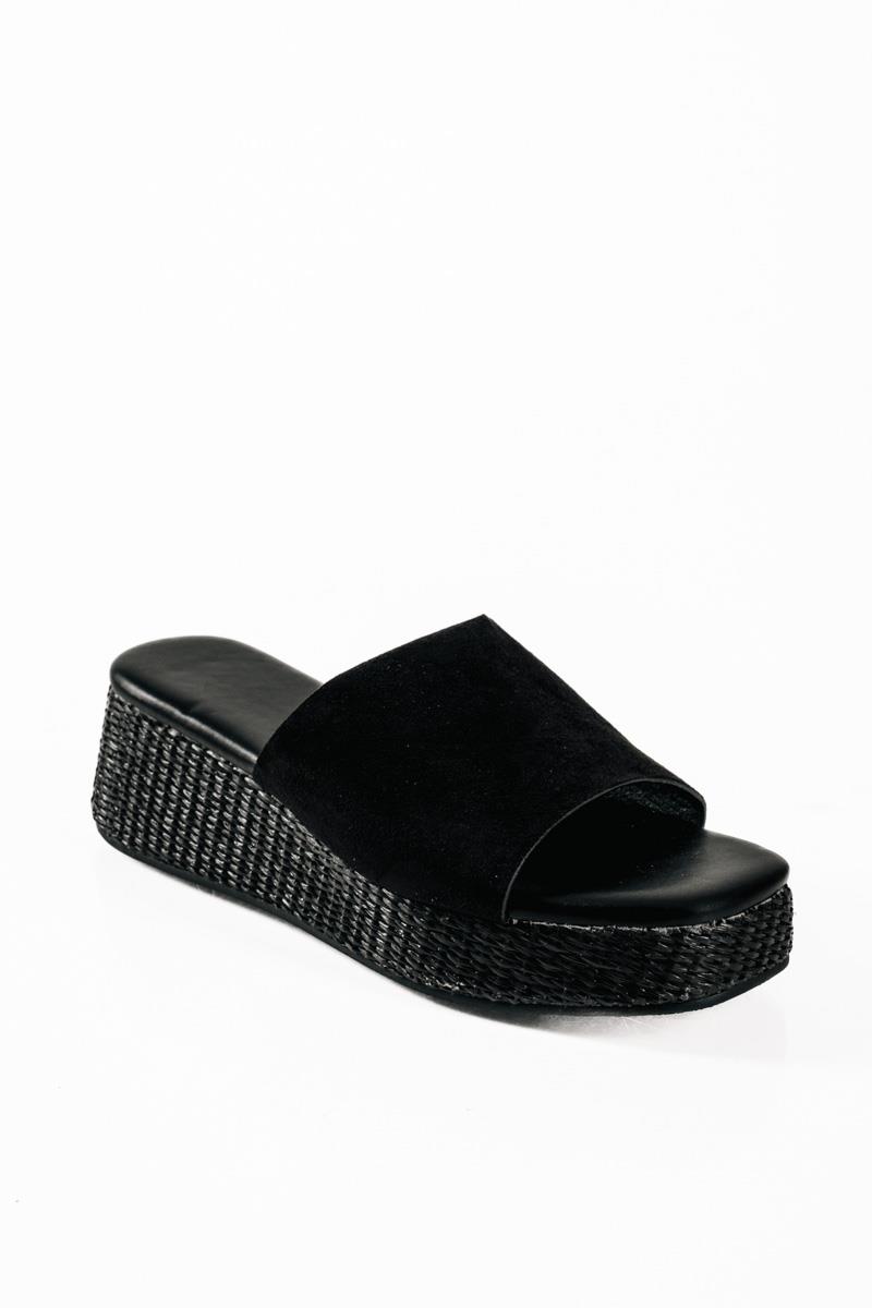 Casual ψάθινες πλατφόρμες με φαρδιά suede φασα σε μαύρο χρώμα