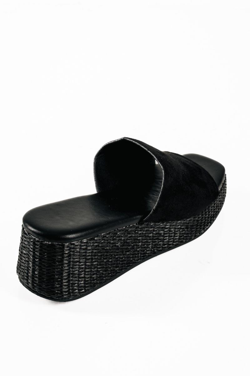 Casual ψάθινες πλατφόρμες με φαρδιά suede φασα σε μαύρο χρώμα