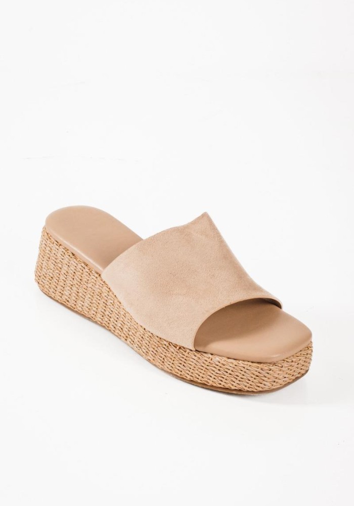 Casual ψάθινες πλατφόρμες με φαρδιά suede φασα σε μπεζ χρώμα