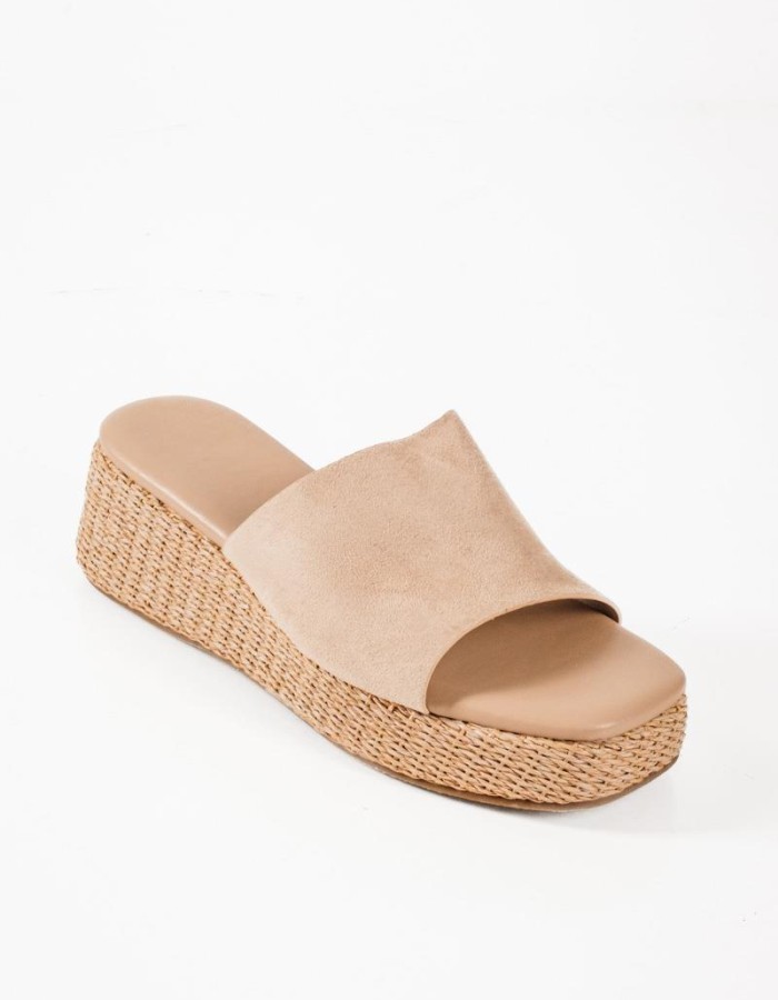 Casual ψάθινες πλατφόρμες με φαρδιά suede φασα σε μπεζ χρώμα
