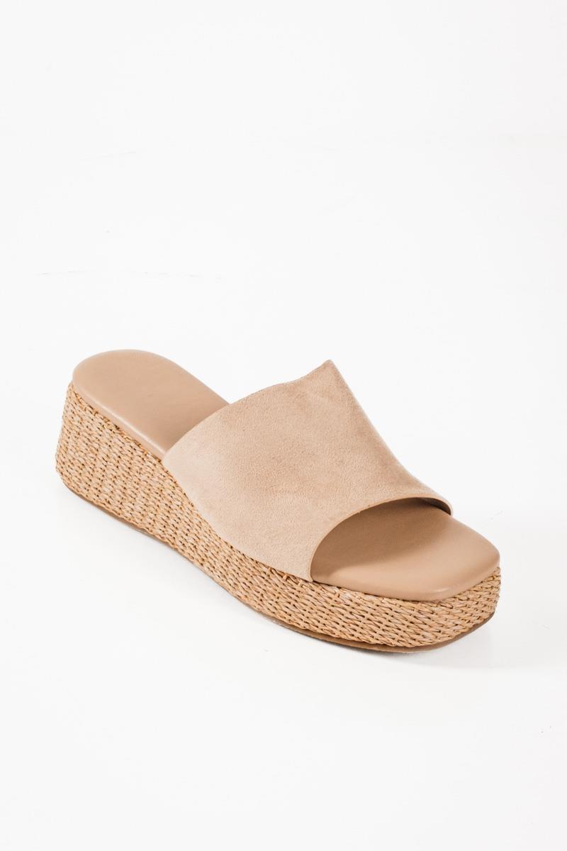 Casual ψάθινες πλατφόρμες με φαρδιά suede φασα σε μπεζ χρώμα