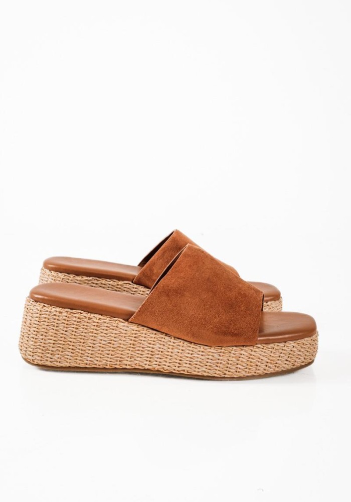 Casual ψάθινες πλατφόρμες με φαρδιά suede φασα σε ταμπά χρώμα