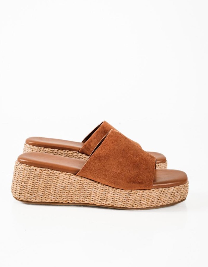 Casual ψάθινες πλατφόρμες με φαρδιά suede φασα σε ταμπά χρώμα