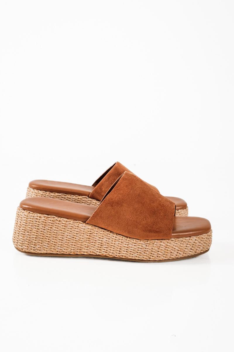 Casual ψάθινες πλατφόρμες με φαρδιά suede φασα σε ταμπά χρώμα