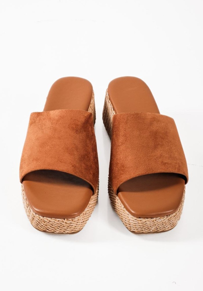 Casual ψάθινες πλατφόρμες με φαρδιά suede φασα σε ταμπά χρώμα