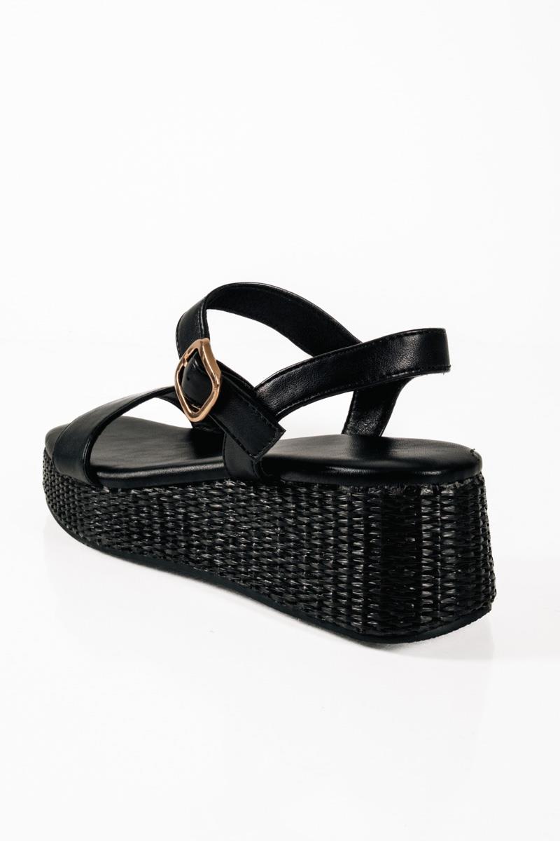 Πλατφόρμες με απλό σχέδιο και ψάθα στη σόλα σε μαύρο χρώμα