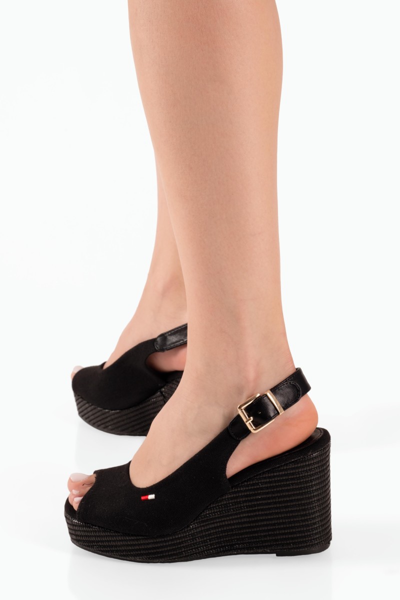 Υφασμάτινες slingback πλατφόρμες σε μαύρο χρώμα