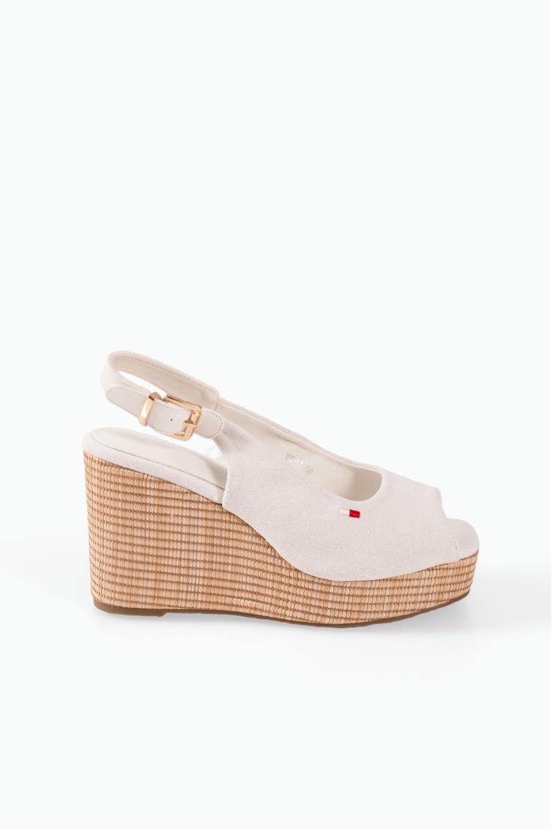 Υφασμάτινες slingback πλατφόρμες σε άσπρο χρώμα