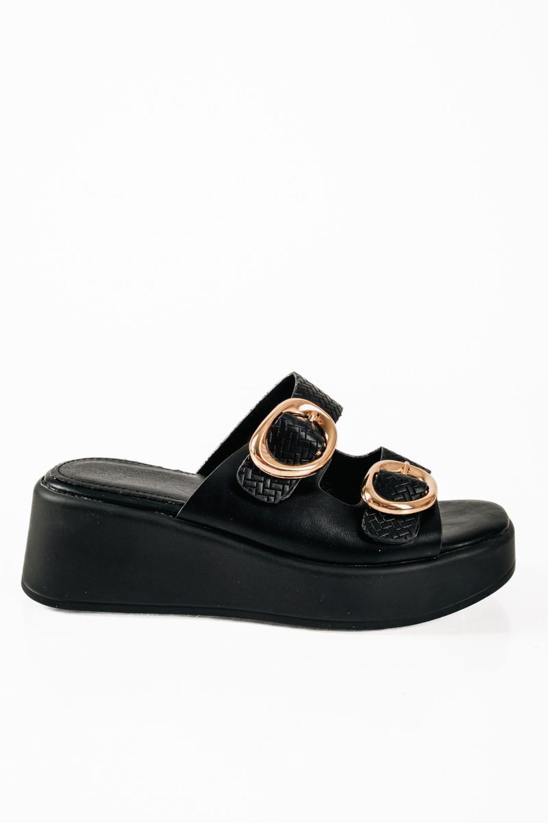 Γυναικεία flatforms με δύο φάσες και ανάγλυφο σχέδιο σε μαύρο χρώμα