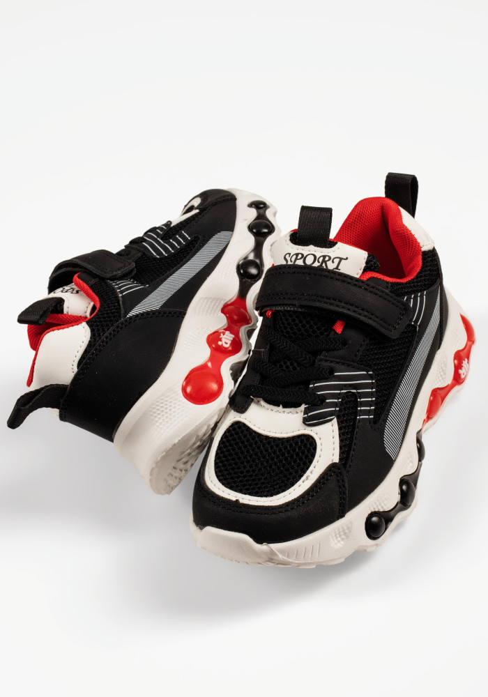Παιδικά αθλητικά sneakers μαύρα με αυτοκόλλητο