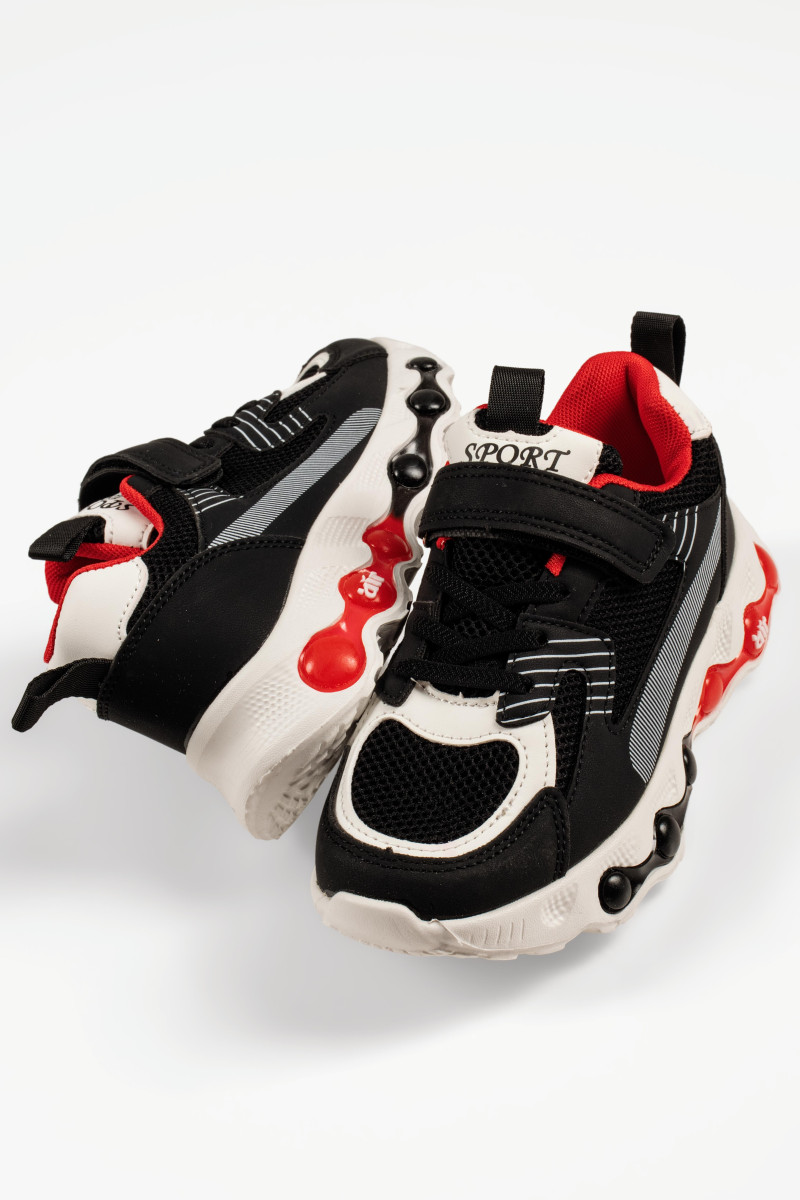 Παιδικά αθλητικά sneakers μαύρα με αυτοκόλλητο