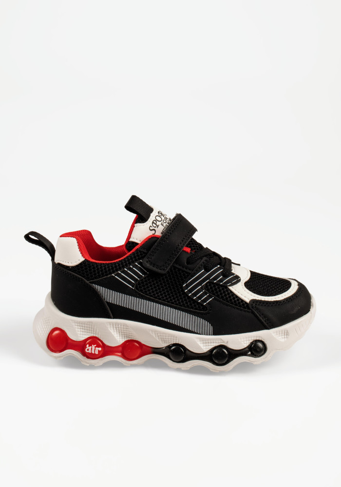 Παιδικά αθλητικά sneakers μαύρα με αυτοκόλλητο