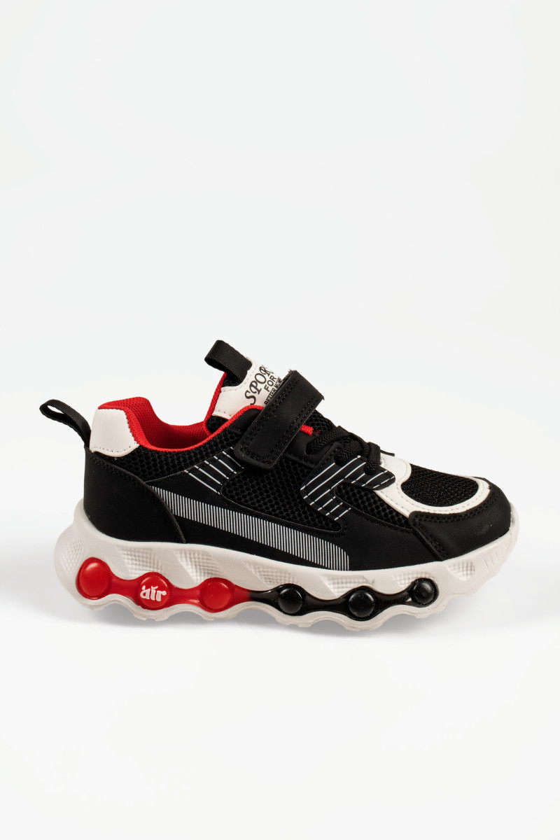 Παιδικά αθλητικά sneakers μαύρα με αυτοκόλλητο