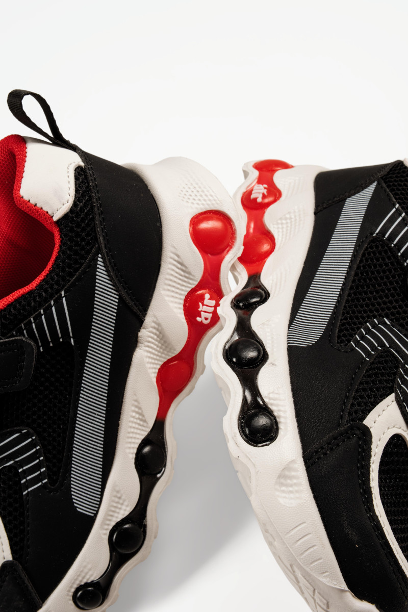 Παιδικά αθλητικά sneakers μαύρα με αυτοκόλλητο