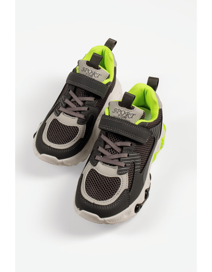 Παιδικά αθλητικά sneakers με αυτοκόλλητο σε γκρι χρώμα