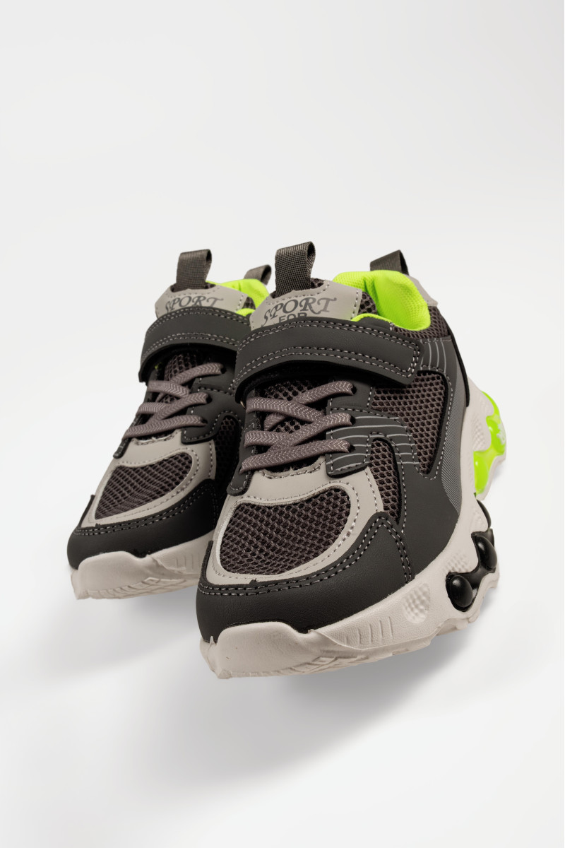 Παιδικά αθλητικά sneakers με αυτοκόλλητο σε γκρι χρώμα