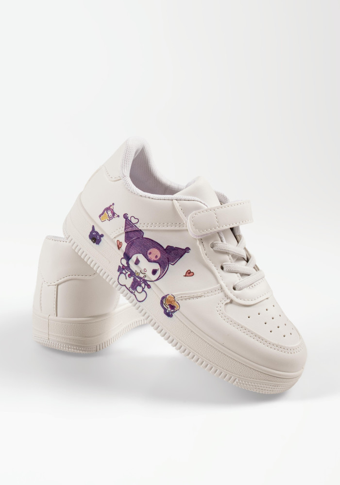 Λευκά sneakers για κορίτσια με πολύχρωμα σχέδια και αυτοκόλλητο