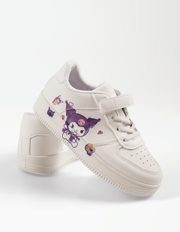 Λευκά sneakers για κορίτσια με πολύχρωμα σχέδια και αυτοκόλλητο