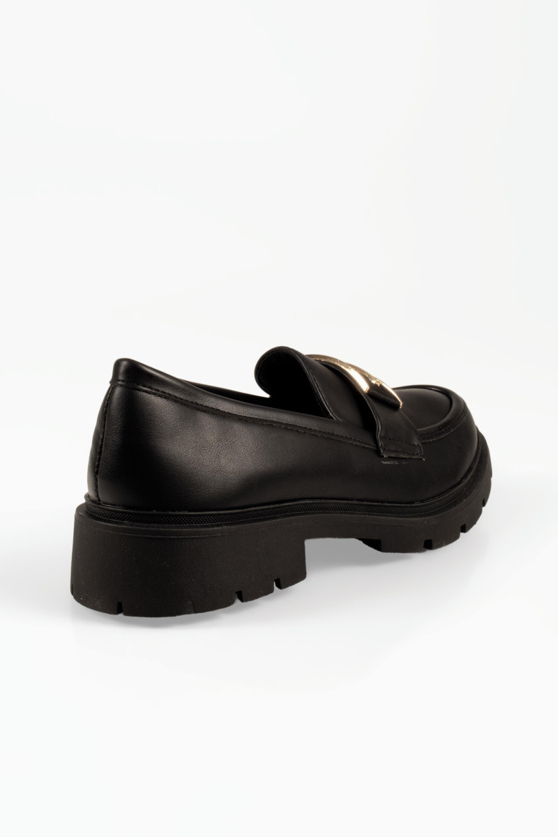 Γυναικεία loafers μαύρα με chunky σόλα και χρυσή αγκράφα
