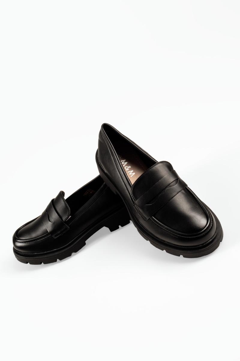 Γυναικεία loafers μαύρα κλασικά με chunky σόλα