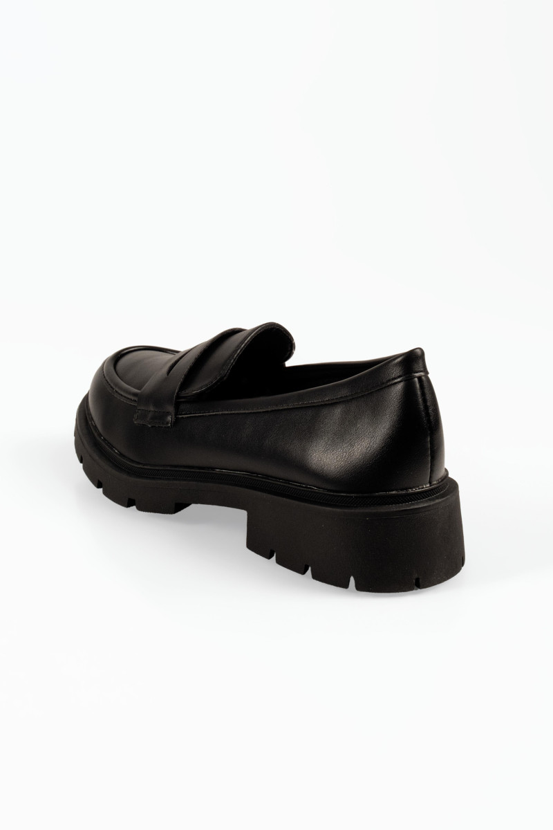 Γυναικεία loafers μαύρα κλασικά με chunky σόλα