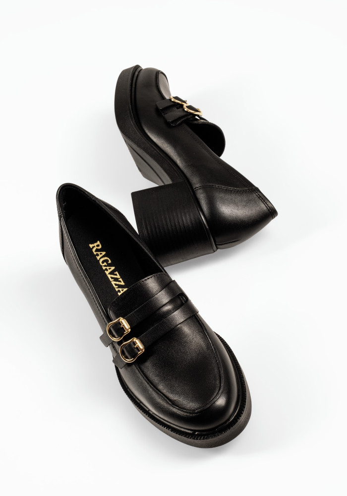 Ragazza μαύρα γυναικείa loafers με χοντρό τακούνι και διακοσμητικά ζωνάκια