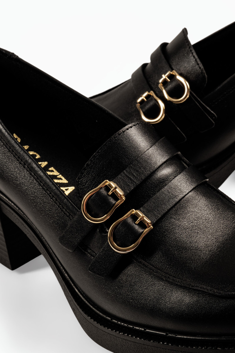 Ragazza μαύρα γυναικείa loafers με χοντρό τακούνι και διακοσμητικά ζωνάκια