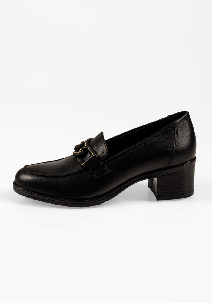 Ragazza γυναικεία μαύρα loafers με αλυσίδα και block τακούνι