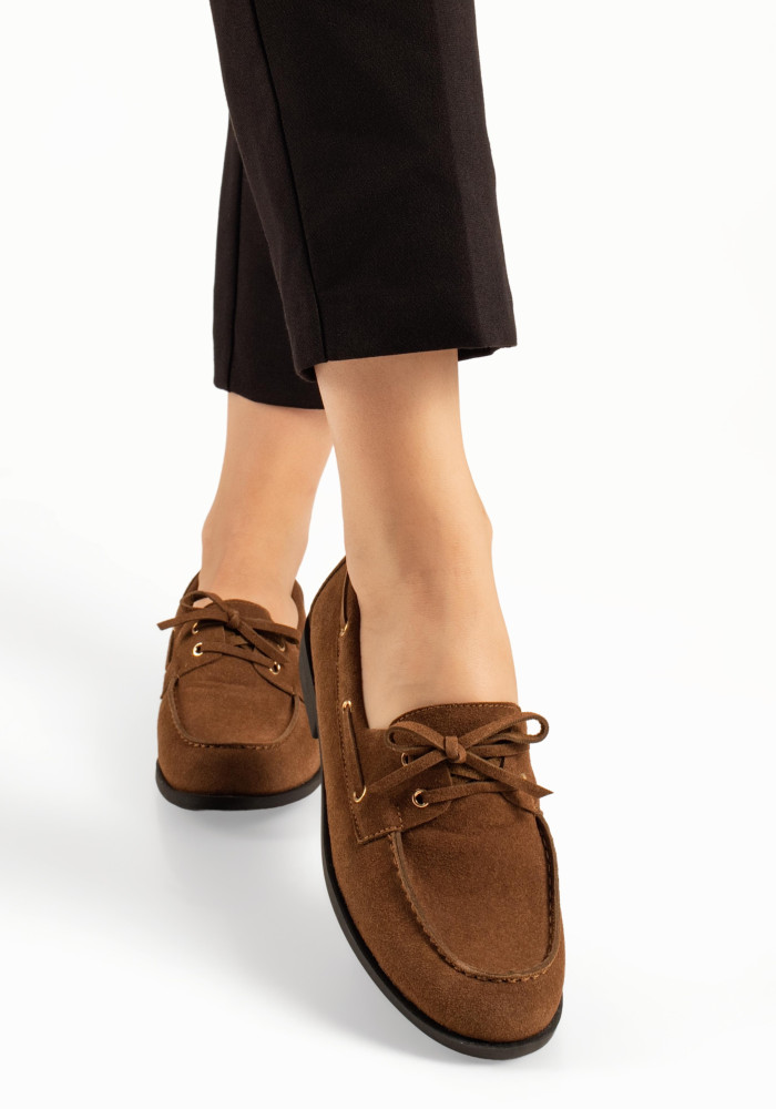 Γυναικεία καφέ deck loafers σουέτ με δετά κορδόνια