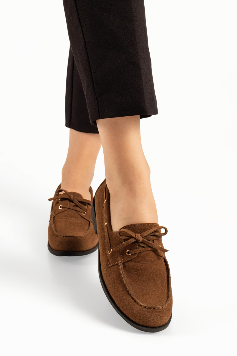 Γυναικεία καφέ deck loafers σουέτ με δετά κορδόνια