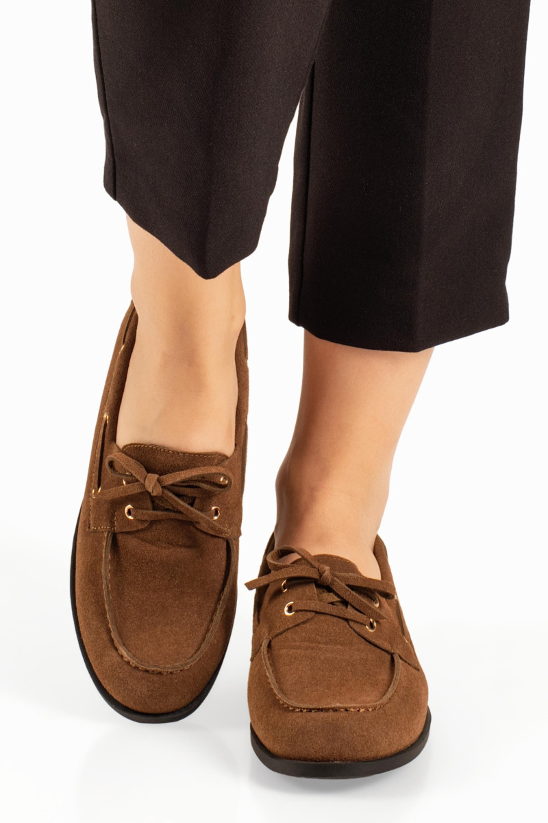 Γυναικεία καφέ deck loafers σουέτ με δετά κορδόνια