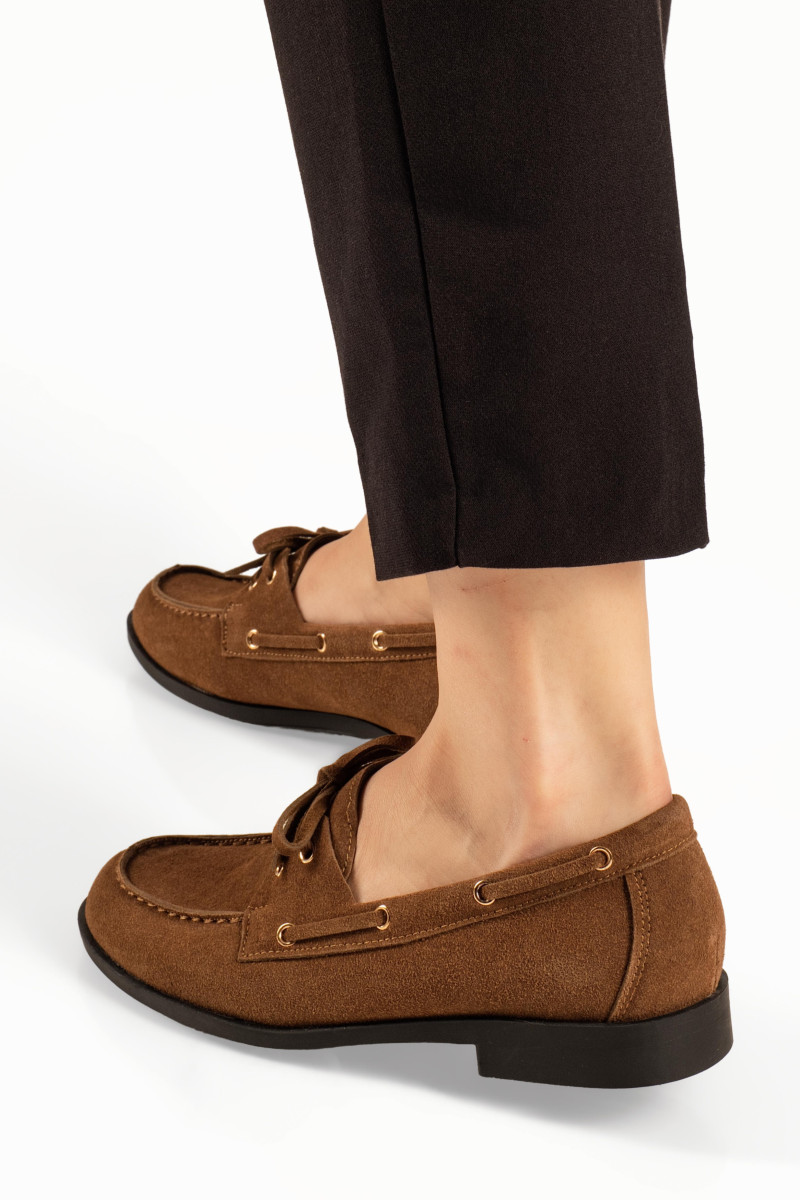 Γυναικεία καφέ deck loafers σουέτ με δετά κορδόνια