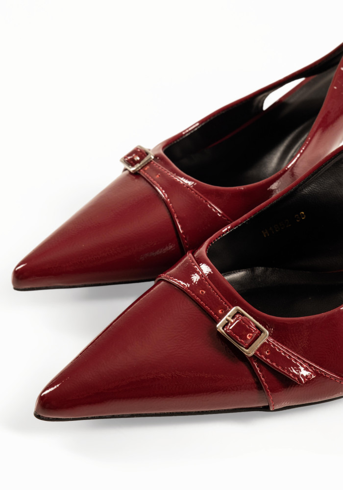 Γυναικείες γόβες μπορντώ μυτερές slingback με διακοσμητικό λουράκι
