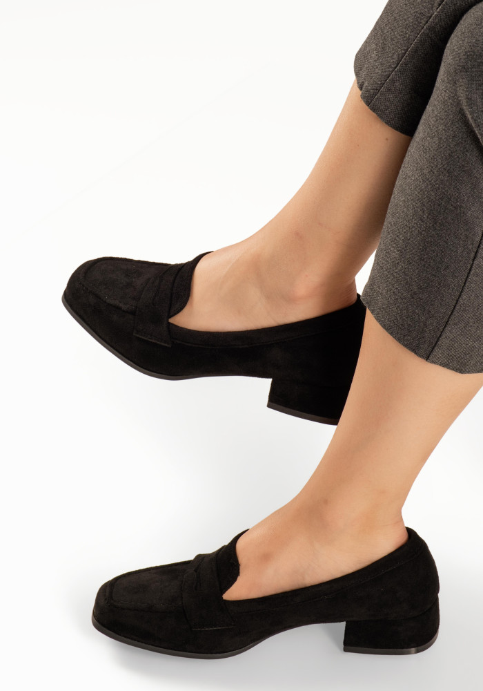 Σουέτ μαύρα γυναικεία loafers με χαμηλό τετράγωνο τακούνι